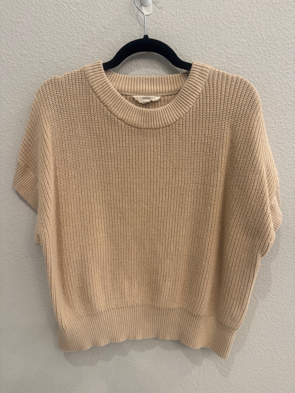 entro Tam Short-Sleeve Crew Neck Knit Sweater